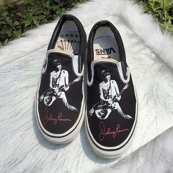 Vans + Johnny Ramone Graphic Signature Black Classic Shoes Unisex M6.5, W8 - Picture 2 of 16